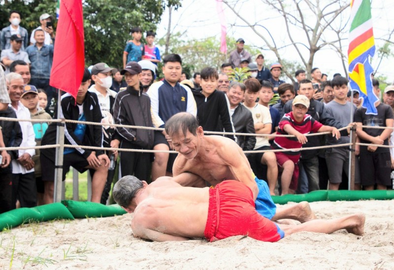 Thừa Thiên Huế: Sôi động hội vật làng Thủ Lễ đầu xuân