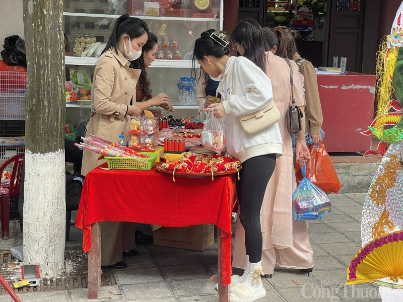 Vì sao du khách đổ về Đền Thượng Lào Cai những ngày đầu năm mới? Vì sao du khách đổ về Đền Thượng Lào Cai những ngày đầu năm mới?