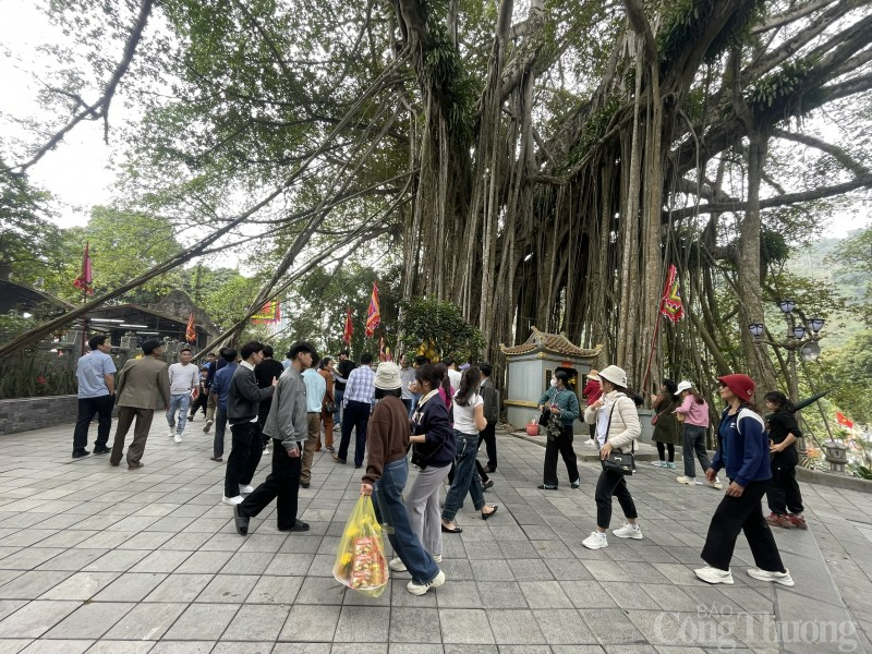 Vì sao du khách đổ về Đền Thượng Lào Cai những ngày đầu năm mới? Vì sao du khách đổ về Đền Thượng Lào Cai những ngày đầu năm mới?