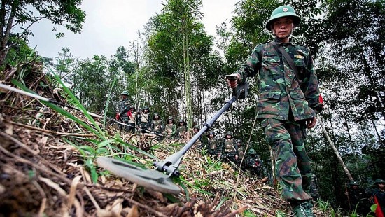 Hà Giang đẩy mạnh rà phá bom mìn, tìm kiếm hài cốt liệt sĩ