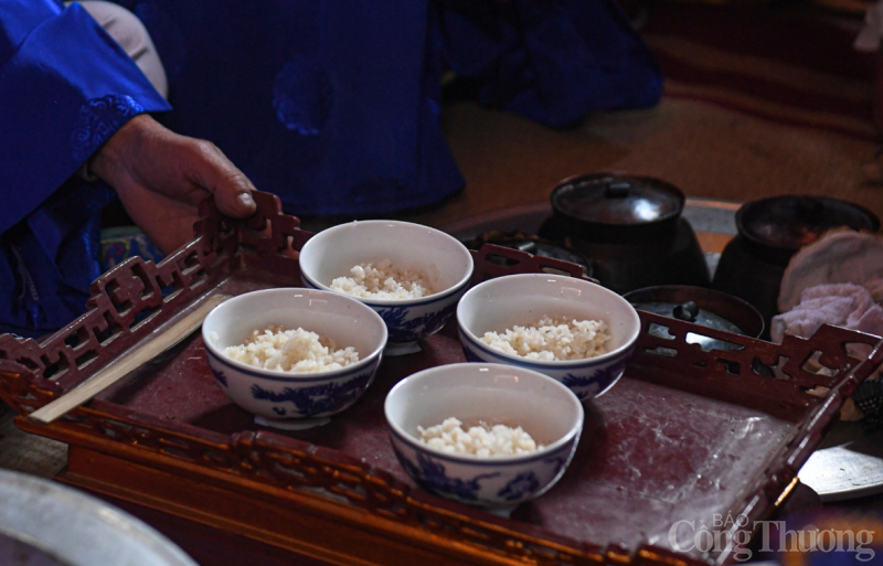 Hà Nội: Cả làng đốt rơm thi thổi cơm giữa trưa Hà Nội: Cả làng đốt rơm thi thổi cơm giữa trưa