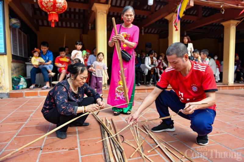 Hà Nội: Cả làng đốt rơm thi thổi cơm giữa trưa