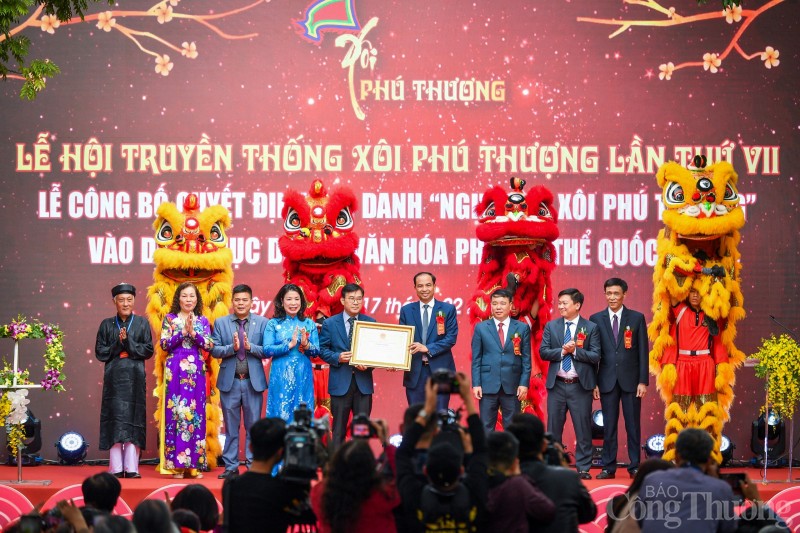 Hà Nội: Xem những người nấu xôi Phú Thượng trổ tài Hà Nội: Xem những người nấu xôi Phú Thượng trổ tài