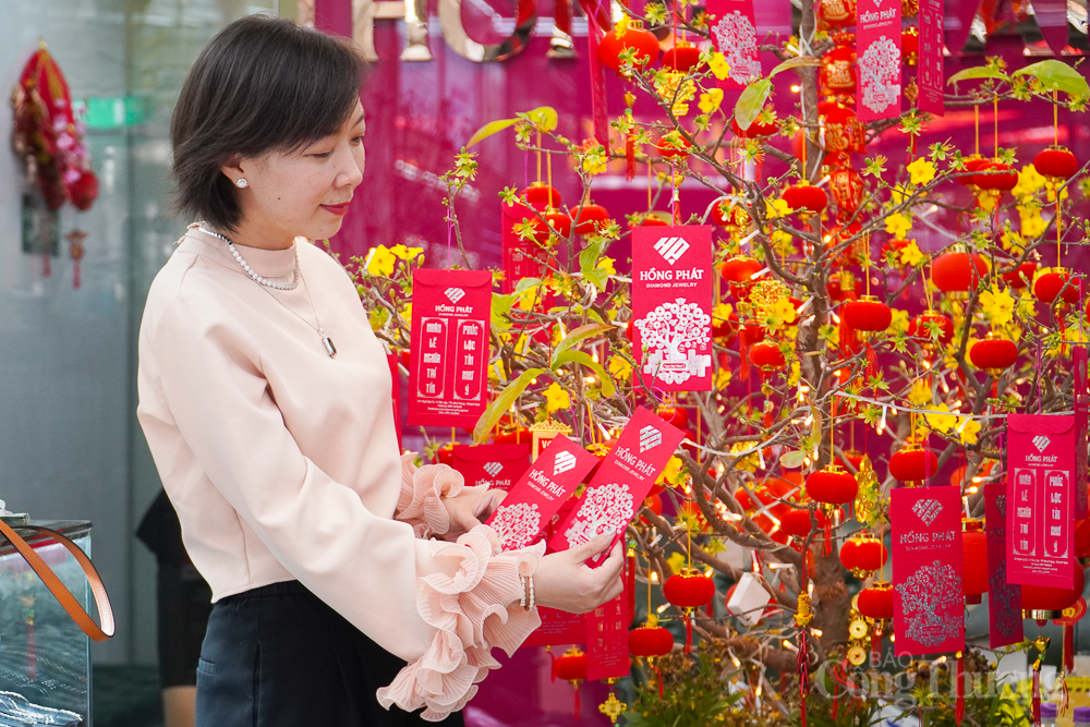 Người dân Nha Trang đổ xô đi mua vàng ngày vía Thần Tài Người dân Nha Trang đổ xô đi mua vàng ngày vía Thần Tài