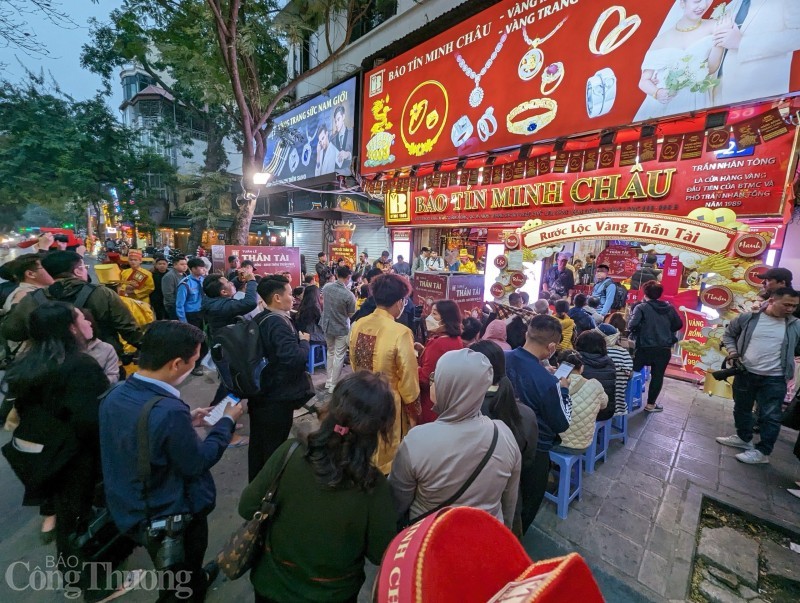 Vàng mua ngày vía Thần Tài có nên bán không?