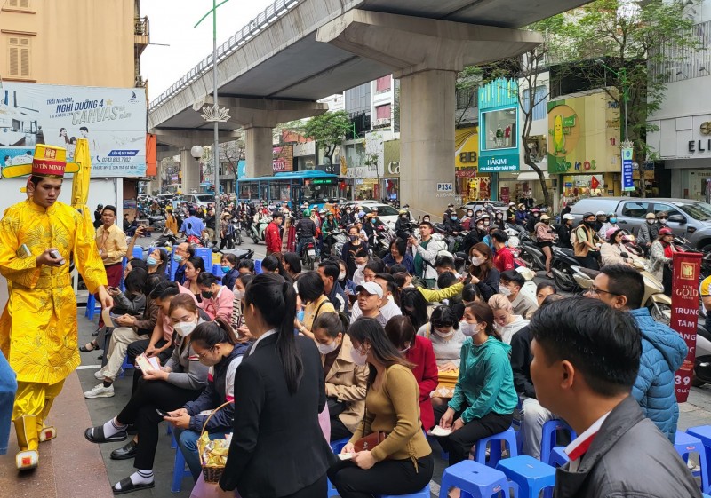 Nhà đầu tư “đi ngược số đông” chốt lời trong ngày vía Thần tài