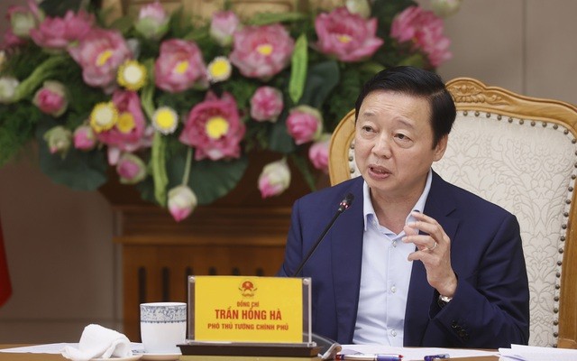 Phó Thủ tướng Trần Hồng Hà phát biểu tại cuộc họp chiều qua. Ảnh: Báo Chính phủ