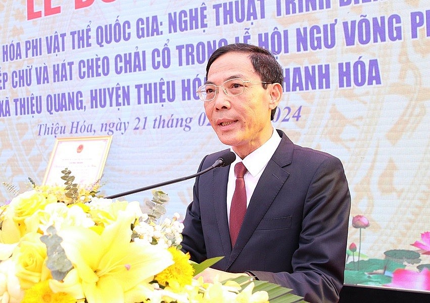 Thanh Hóa: Múa đèn xếp chữ và hát chèo chải cổ đón nhận Di sản văn hoá phi vật thể Quốc gia