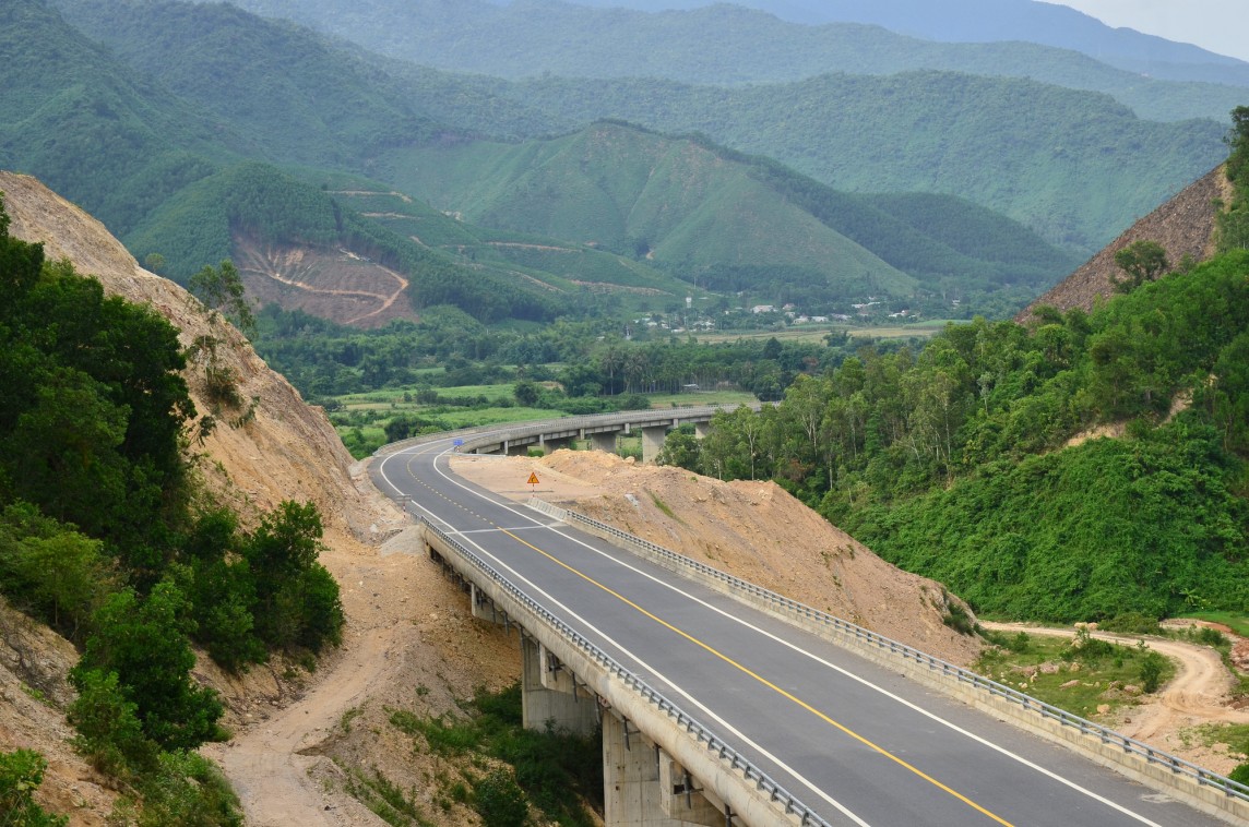 Thủ tướng Chính phủ: Khẩn trương nâng cấp các tuyến cao tốc 2 làn xe