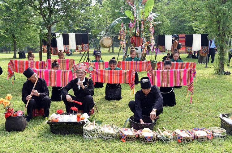 Lễ Then Kin Pang: Sự kết hợp hài hòa giữa âm nhạc và diễn xuất Lễ Then Kin Pang: Sự kết hợp hài hòa giữa âm nhạc và diễn xuất