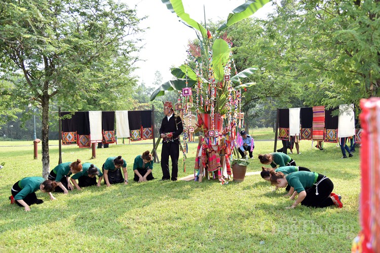 Lễ Then Kin Pang: Sự kết hợp hài hòa giữa âm nhạc và diễn xuất Lễ Then Kin Pang: Sự kết hợp hài hòa giữa âm nhạc và diễn xuất