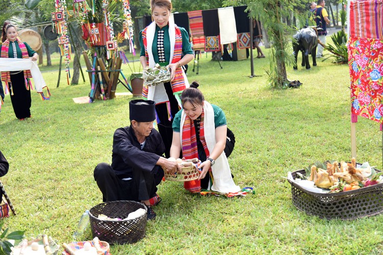 Lễ Then Kin Pang: Sự kết hợp hài hòa giữa âm nhạc và diễn xuất Lễ Then Kin Pang: Sự kết hợp hài hòa giữa âm nhạc và diễn xuất