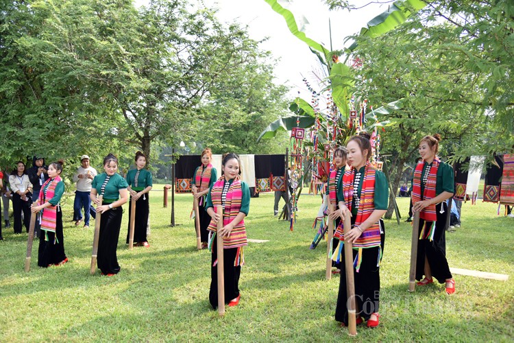 Lễ Then Kin Pang: Sự kết hợp hài hòa giữa âm nhạc và diễn xuất Lễ Then Kin Pang: Sự kết hợp hài hòa giữa âm nhạc và diễn xuất