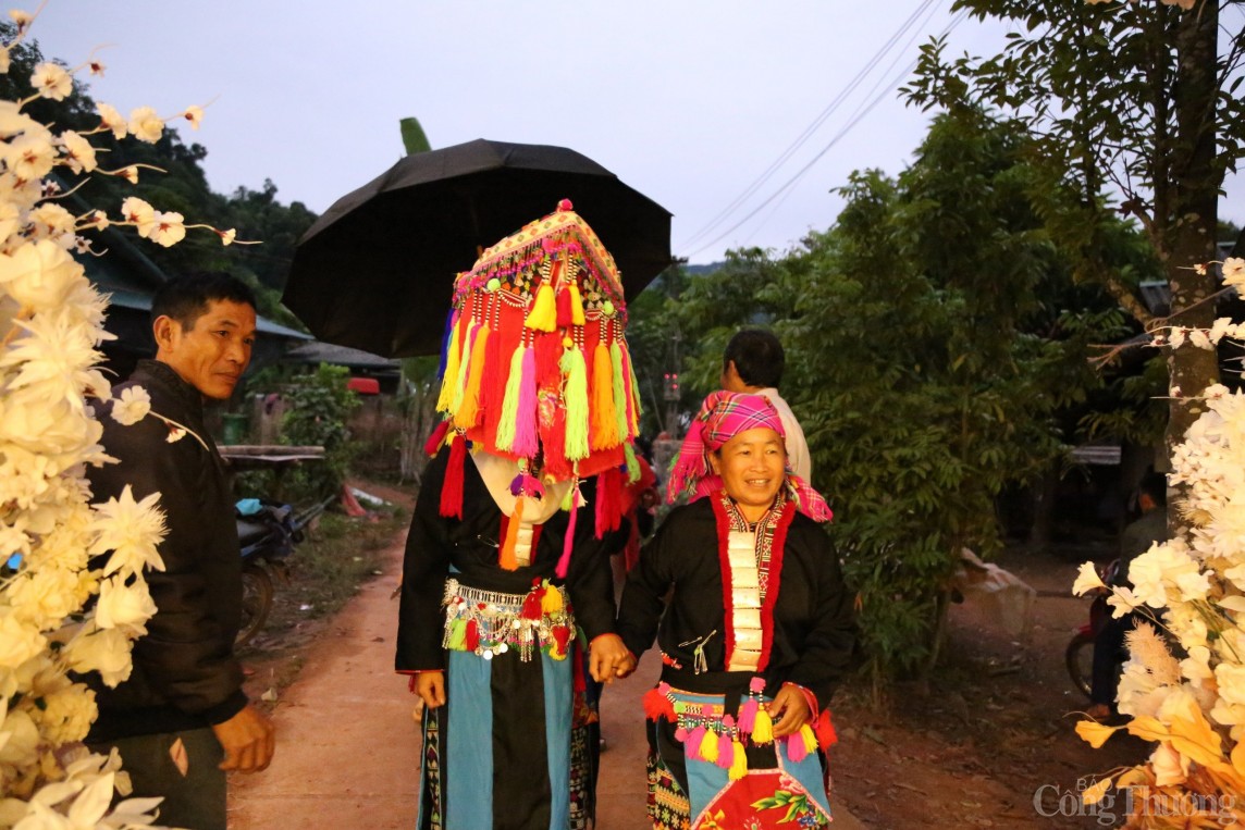 Điện Biên: Độc đáo nghi lễ cưới của người Dao đỏ Huổi Sâu Điện Biên: Độc đáo nghi lễ cưới của người Dao đỏ Huổi Sâu