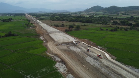 Phấn đấu đưa dự án Cao tốc Vân Phong - Nha Trang về đích trước hạn 6 tháng