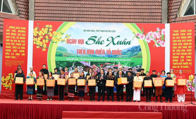 Chủ tịch nước dự Ngày hội “Sắc xuân trên mọi miền Tổ quốc”