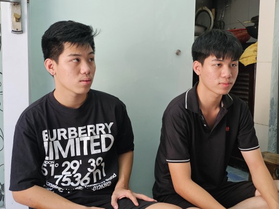 khanh hoa hai anh em sinh doi 19 tuoi tinh nguyen nhap ngu