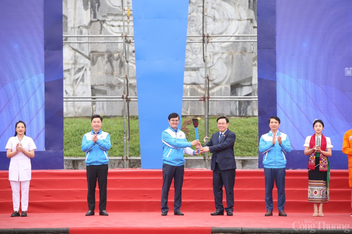 Chủ tịch Quốc hội: Tạo mọi điều kiện để khơi dậy mạnh mẽ 