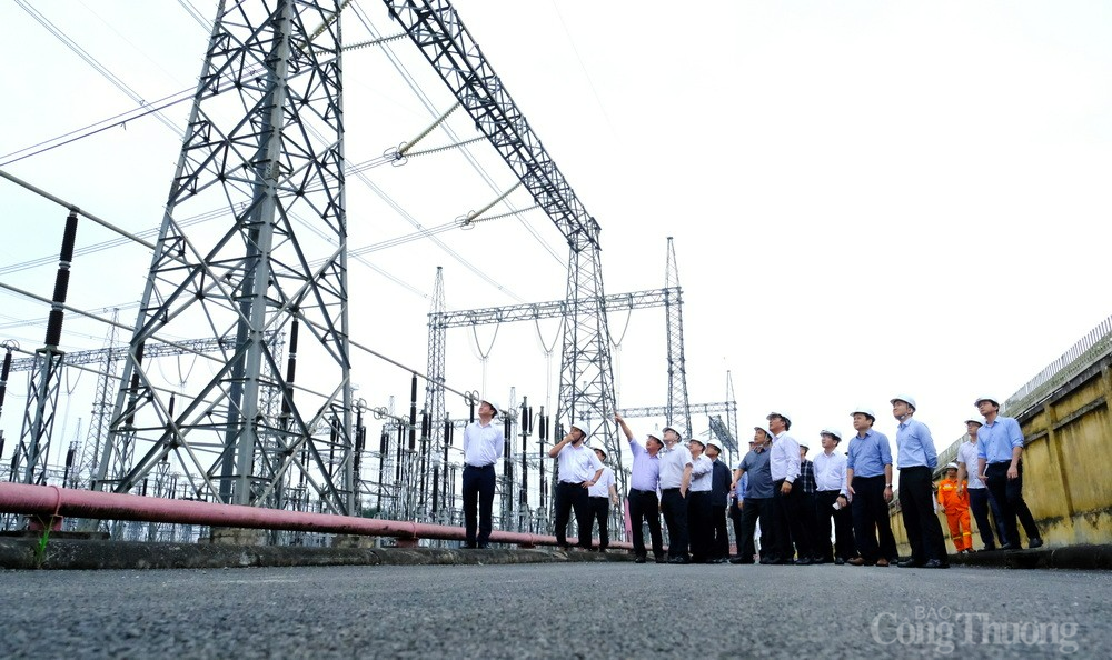 Nâng cao năng lực truyền tải điện, vận hành an toàn mạch 500kV mùa khô năm 2024