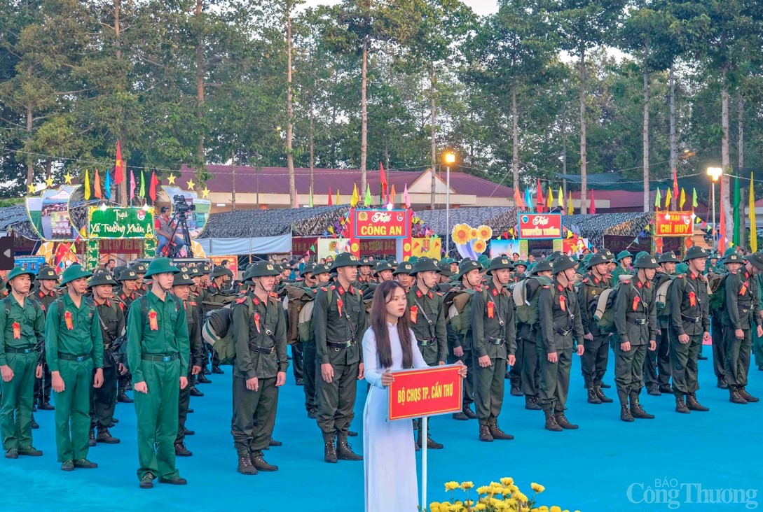 Thanh niên Đồng bằng sông Cửu Long hăng hái lên đường bảo vệ Tổ quốc