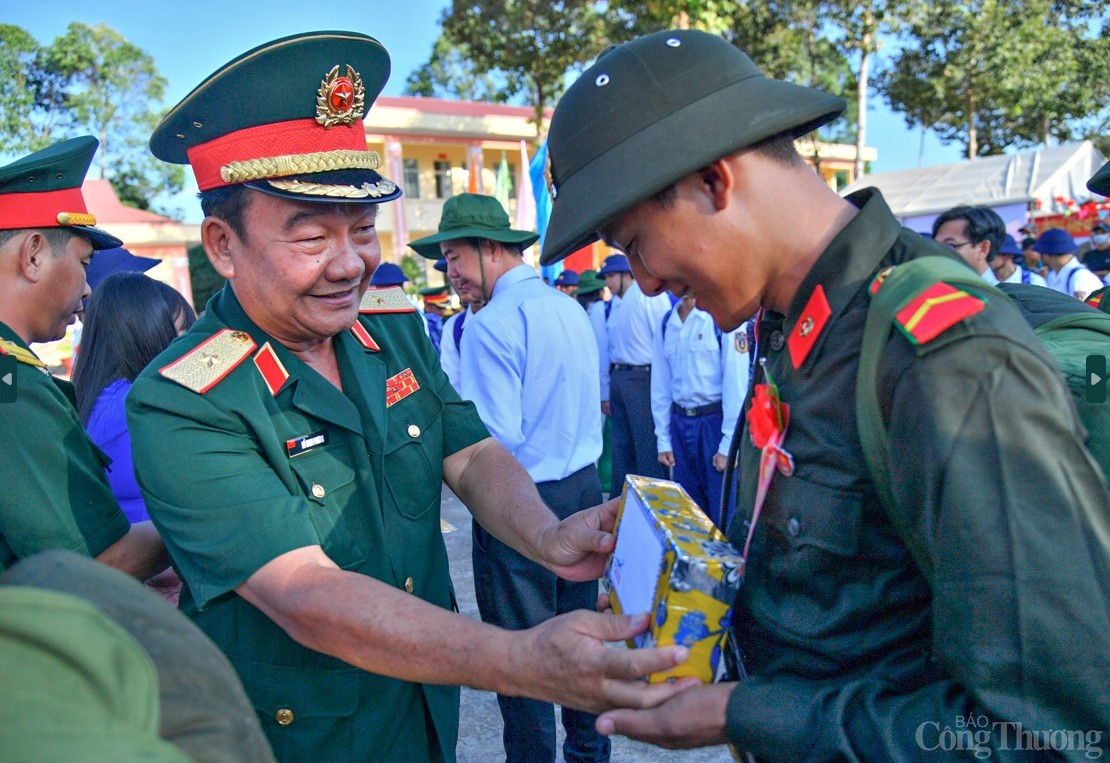 Thanh niên Đồng bằng sông Cửu Long hăng hái lên đường bảo vệ Tổ quốc