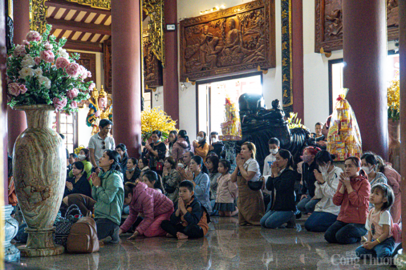 Thời chọn chùa đi lễ, mong cầu đủ thứ!