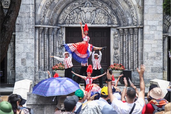 Bà Nà Hills giảm giá vé cáp treo "siêu khủng" tri ân người dân Quảng Nam, Đà Nẵng