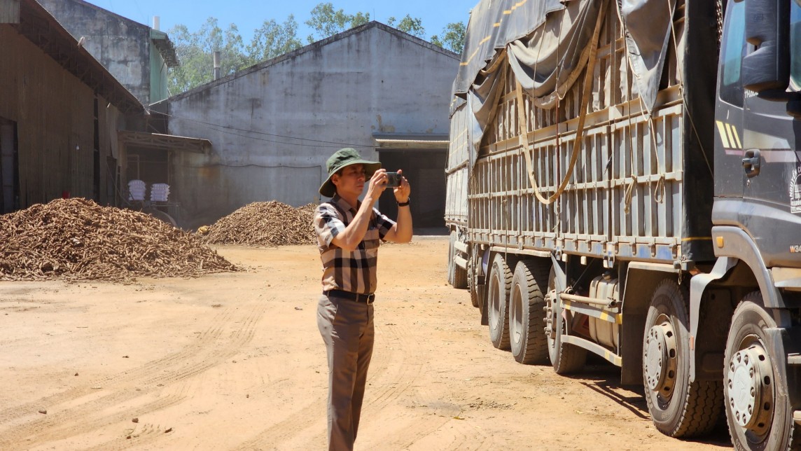 Đắk Lắk: Phó Giám đốc Công an tỉnh trực tiếp kiểm tra, xử lý xe quá tải