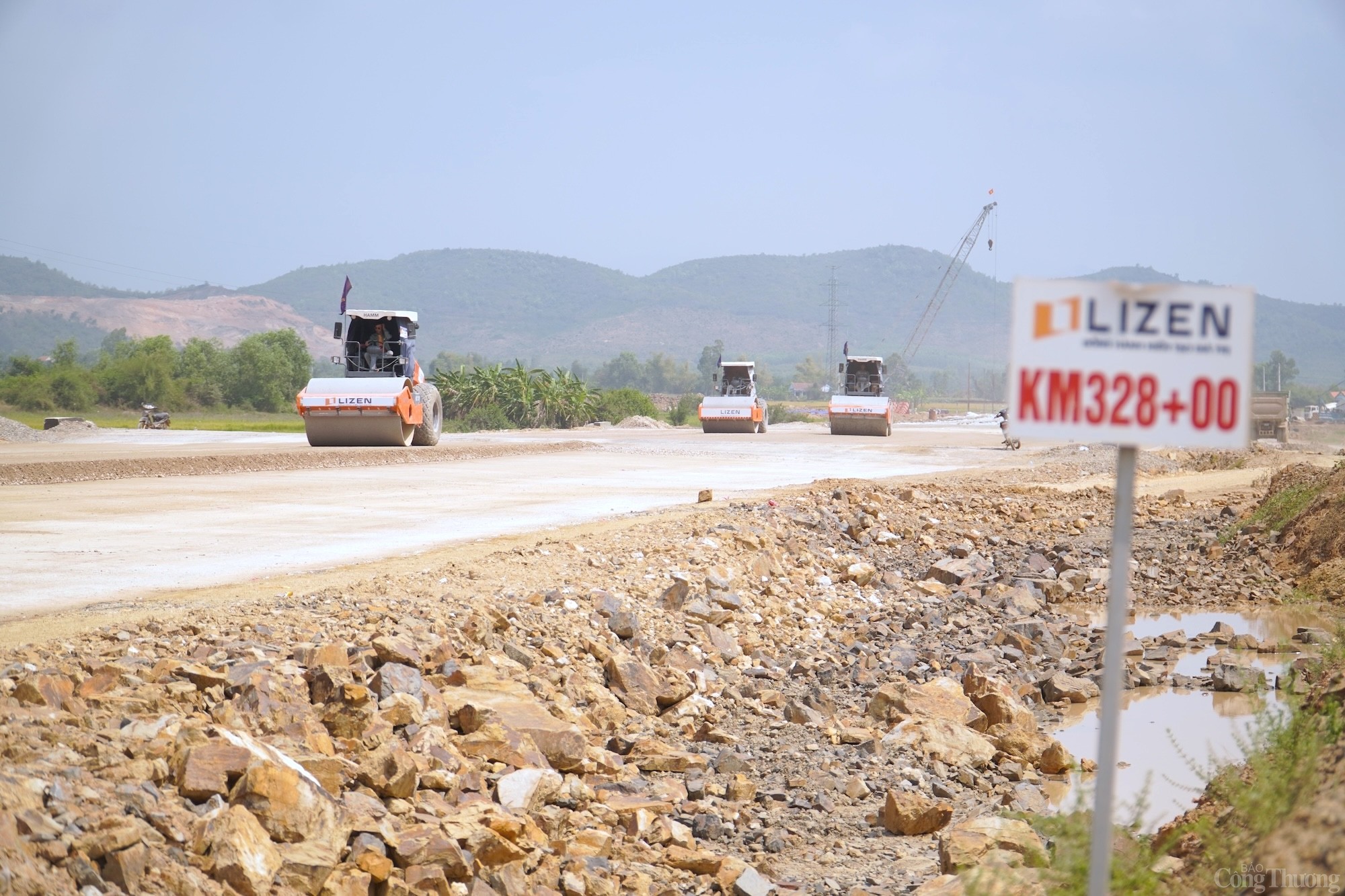 Hối hả trên công trường cao tốc Vân Phong   Nha Trang