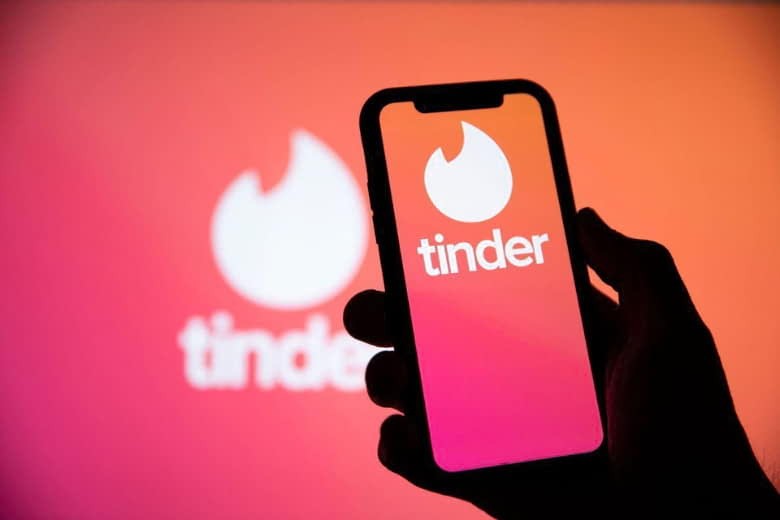 Hà Nội: Tin 'bác sĩ' trên Tinder, một phụ nữ bị lừa hơn 5,4 tỷ đồng