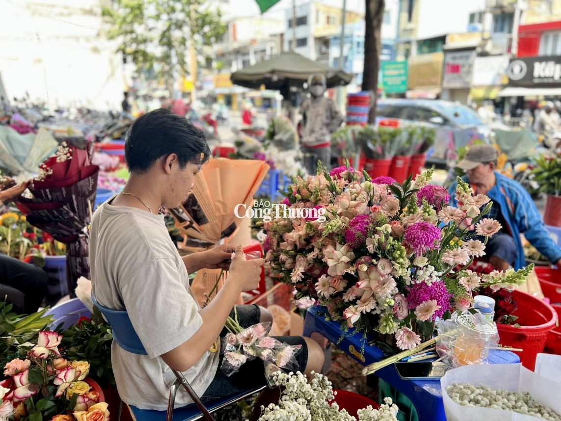 Chợ hoa lớn nhất TP. Hồ Chí Minh nhộn nhịp trong ngày Quốc tế phụ nữ 8/3