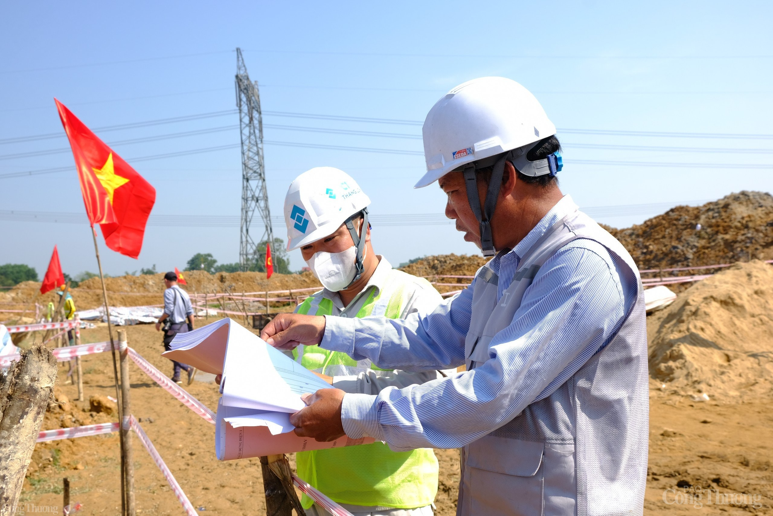 “3 ca 4 kíp, vượt nắng thắng mưa” ngày đêm thi công đường dây 500kV mạch 3 “3 ca 4 kíp, vượt nắng thắng mưa” ngày đêm thi công đường dây 500kV mạch 3