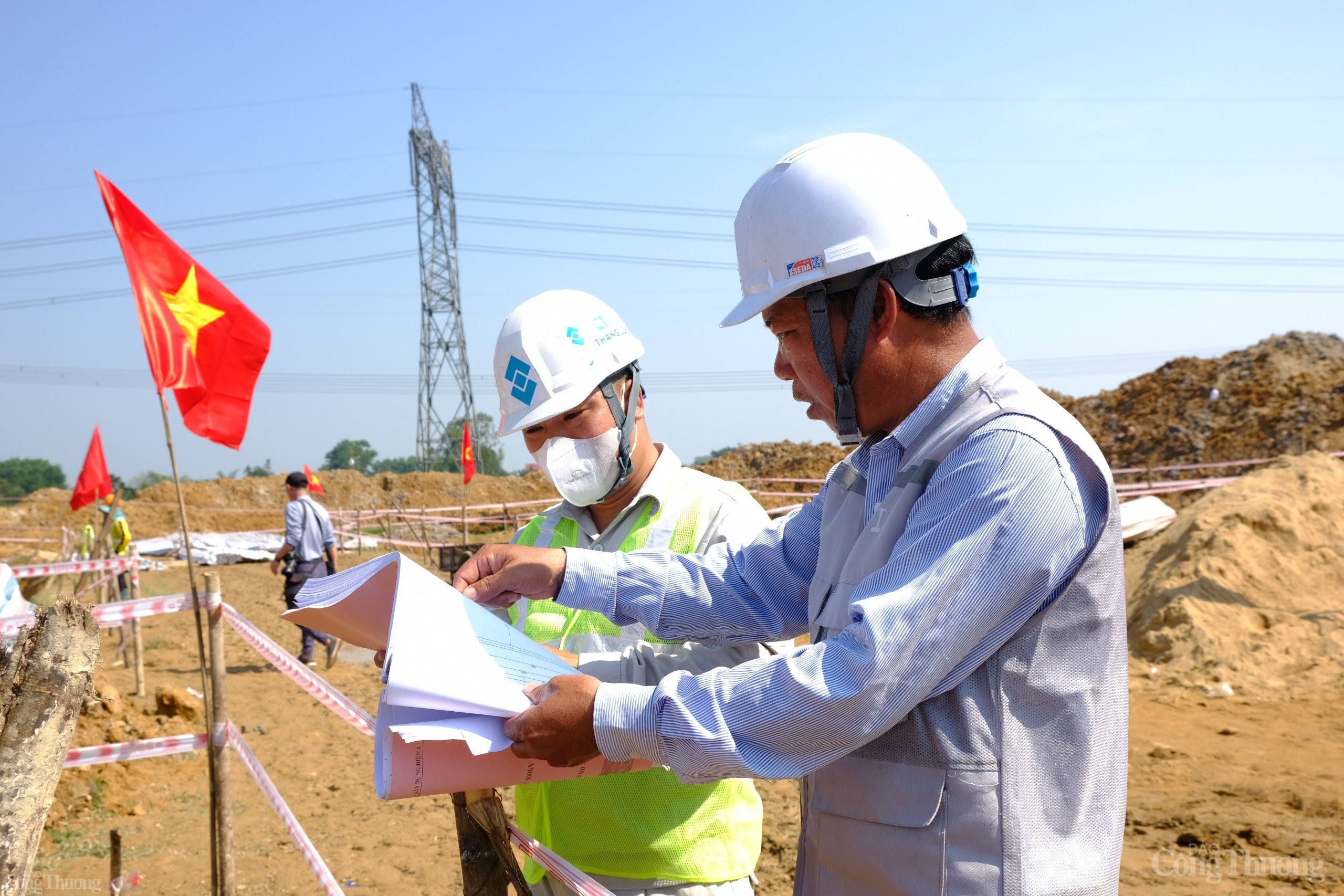 “3 ca 4 kíp, vượt nắng thắng mưa” ngày đêm thi công đường dây 500kV mạch 3