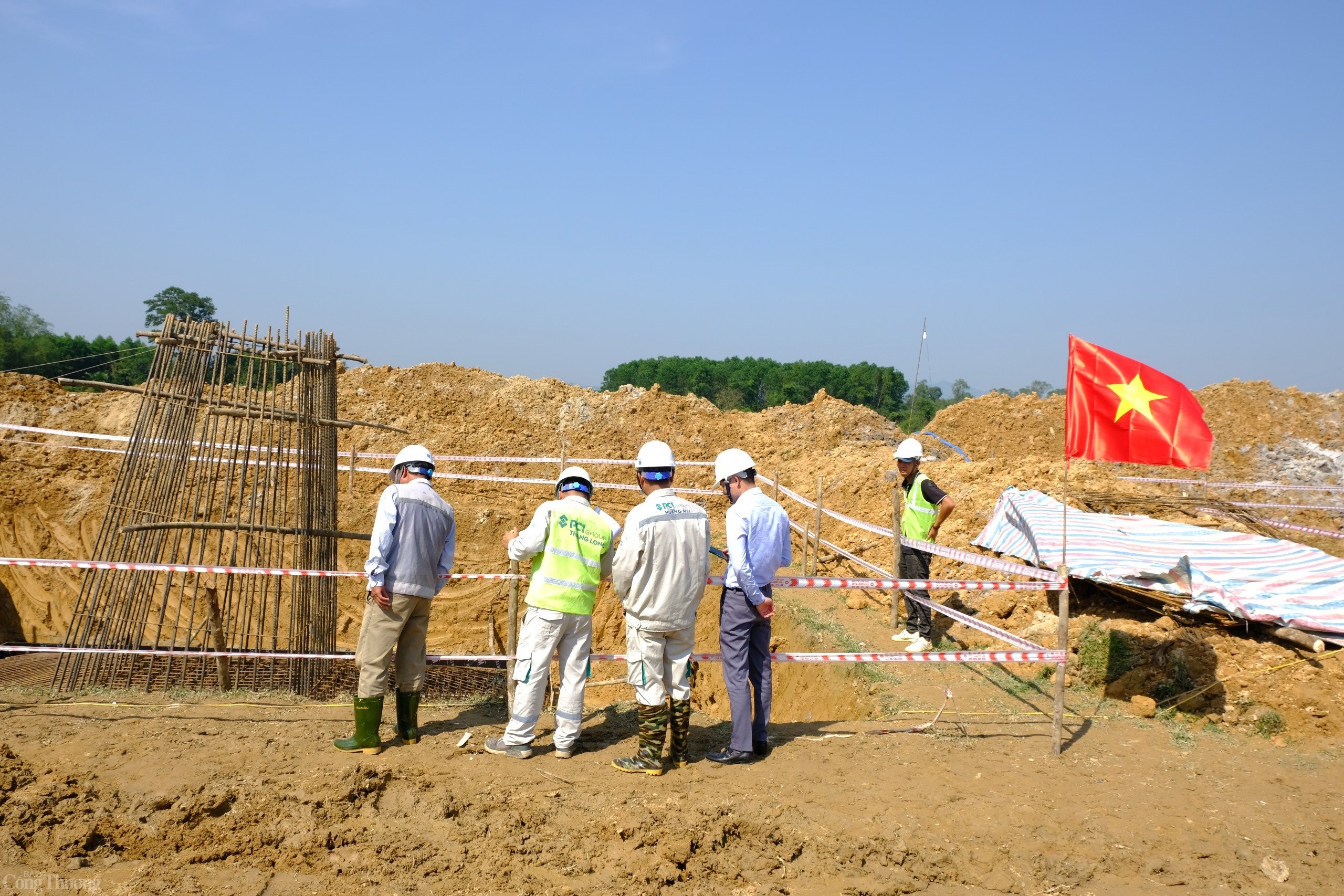 “3 ca 4 kíp, vượt nắng thắng mưa” ngày đêm thi công đường dây 500kV mạch 3 “3 ca 4 kíp, vượt nắng thắng mưa” ngày đêm thi công đường dây 500kV mạch 3