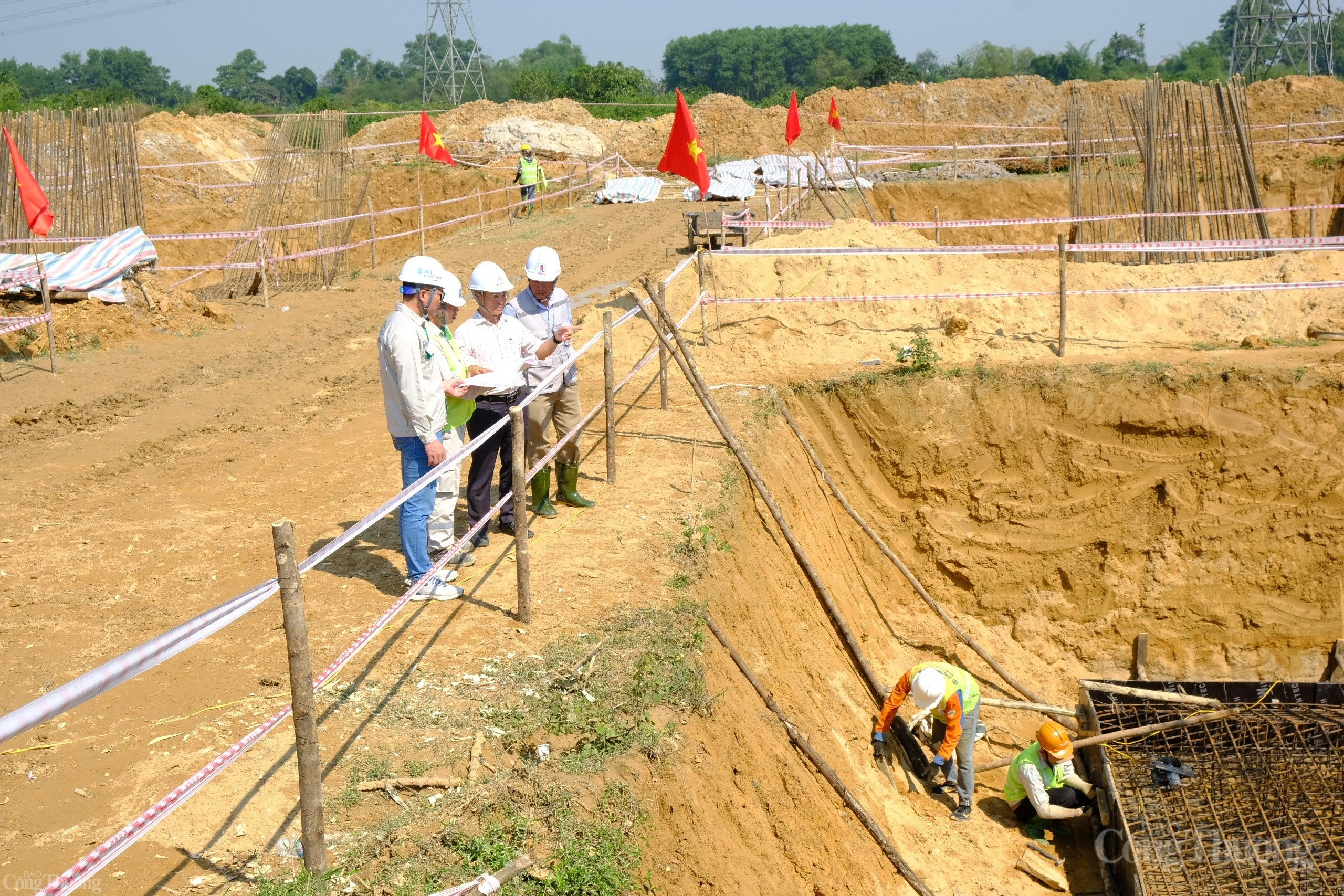 “3 ca 4 kíp, vượt nắng thắng mưa” ngày đêm thi công đường dây 500kV mạch 3