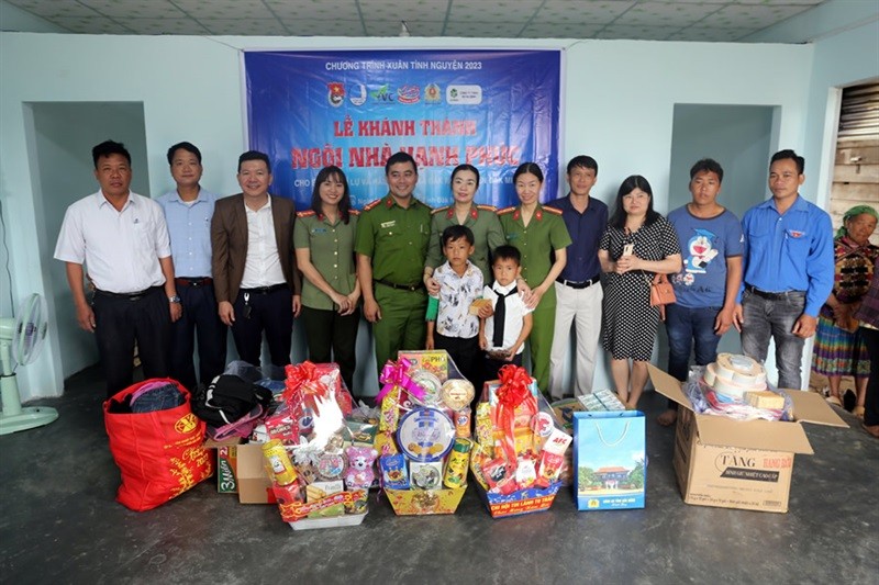 Công an tỉnh Đắk Nông lan toả Chương trình “Mẹ đỡ đầu” và “Ngôi nhà hạnh phúc”