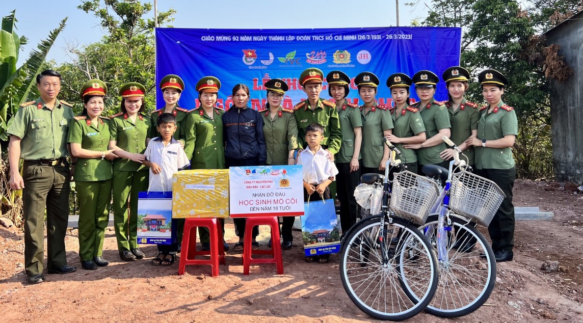 Công an tỉnh Đắk Nông lan toả Chương trình “Mẹ đỡ đầu” và “Ngôi nhà hạnh phúc”