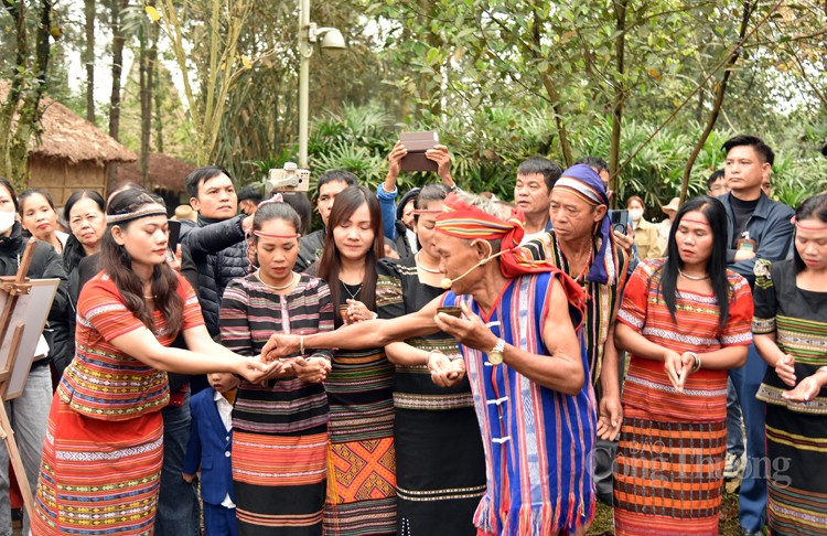 Đặc sắc lễ mừng cơm mới của dân tộc S’tiêng Đặc sắc lễ mừng cơm mới của dân tộc S’tiêng