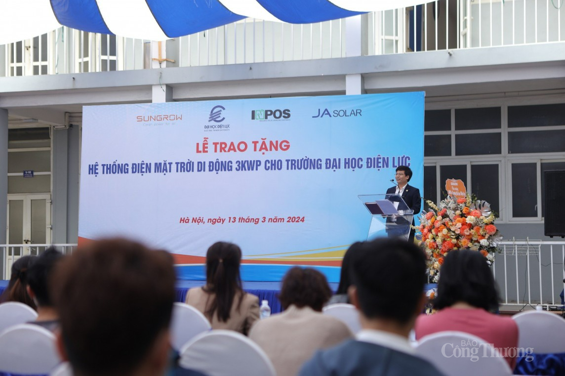 INPOS trao tặng hệ thống điện mặt trời di động 3KWP cho Trường Đại học Điện lực