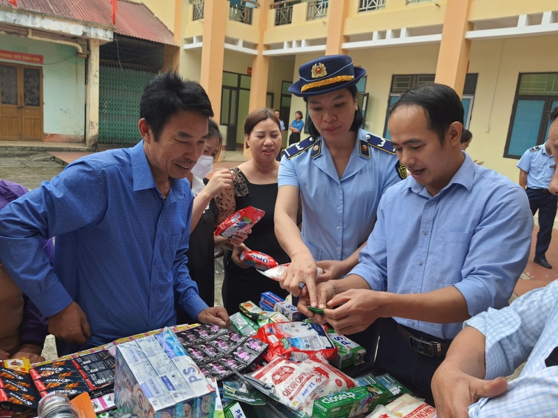 "Sức nóng" từ Phòng Trưng bày Nhận diện hàng thật - hàng giả, hàng vi phạm