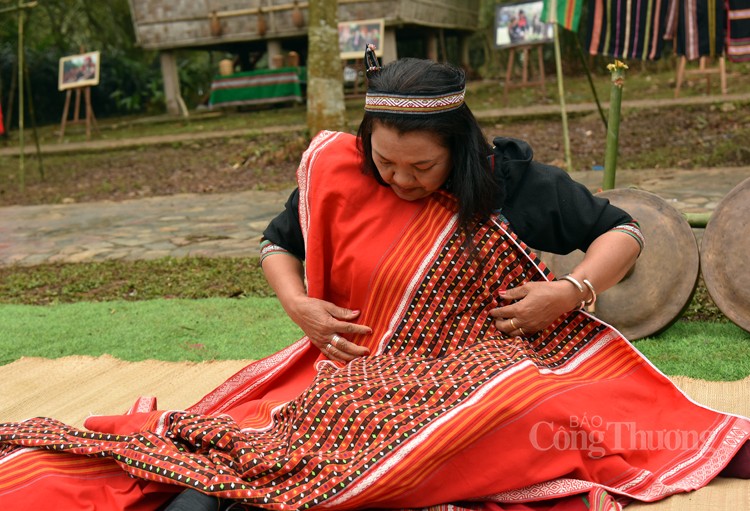 Thổ cẩm, nét văn hóa đặc trưng của đồng bào S’tiêng Thổ cẩm, nét văn hóa đặc trưng của đồng bào S’tiêng