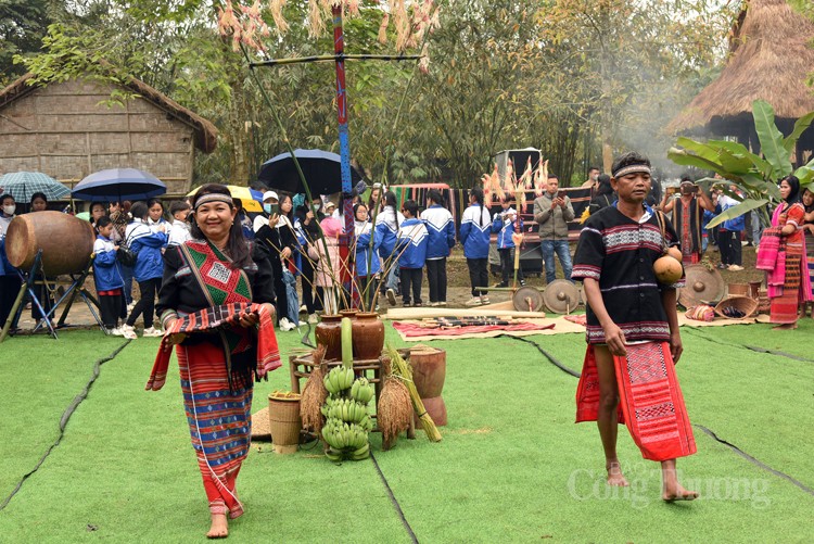 Thổ cẩm, nét văn hóa đặc trưng của đồng bào S’tiêng Thổ cẩm, nét văn hóa đặc trưng của đồng bào S’tiêng