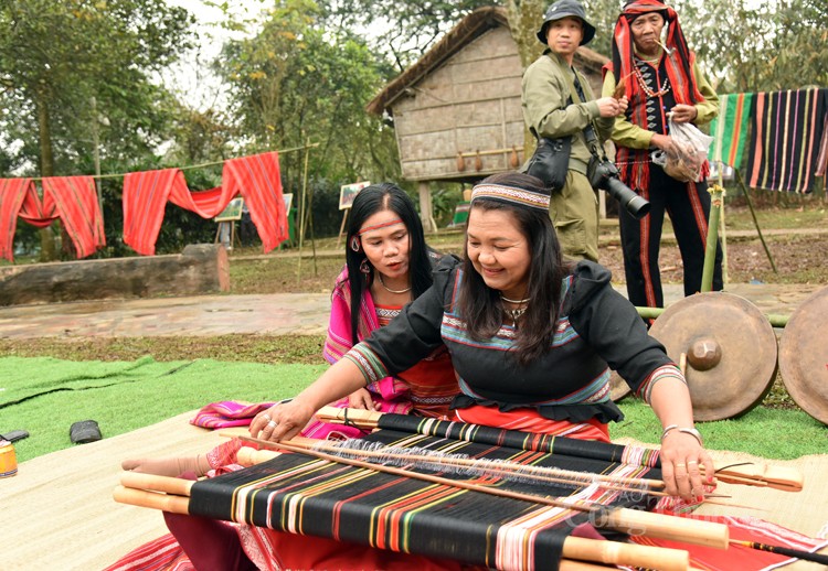 Thổ cẩm, nét văn hóa đặc trưng của đồng bào S’tiêng Thổ cẩm, nét văn hóa đặc trưng của đồng bào S’tiêng