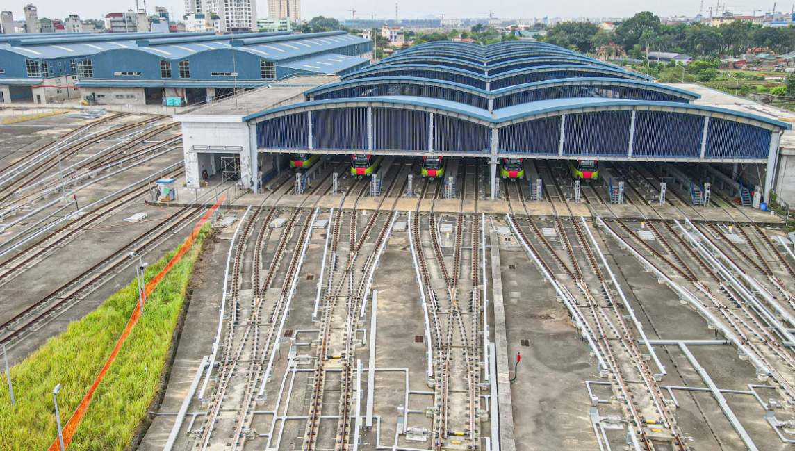 Cận cảnh đoàn tàu metro Nhổn - Ga Hà Nội chạy thử nghiệm