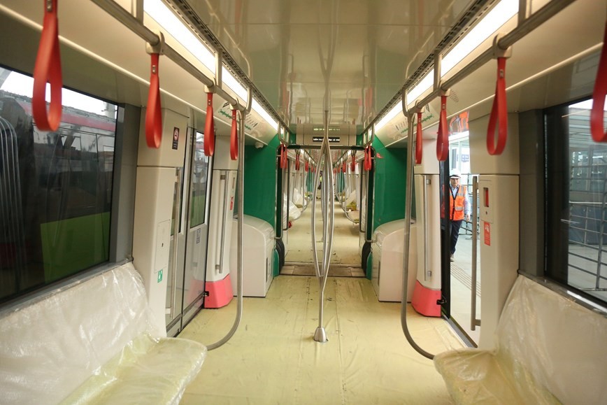 Cận cảnh đoàn tàu metro Nhổn - Ga Hà Nội chạy thử nghiệm