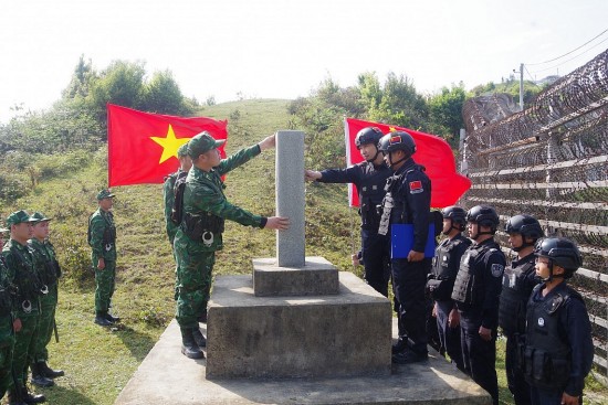 tuan tra song phuong khu vuc bien gioi viet nam trung quoc