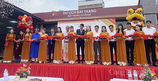 Hà Nội: Gắn biển công nhận Trung tâm thiết kế sáng tạo, giới thiệu, quảng bá và bán sản phẩm OCOP