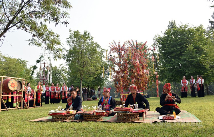 Lễ hội Hết Chá răn dạy con người biết sống có tình, có nghĩa Lễ hội Hết Chá răn dạy con người biết sống có tình, có nghĩa