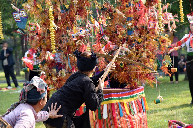 Lễ hội Hết Chá răn dạy con người biết sống có tình, có nghĩa Lễ hội Hết Chá răn dạy con người biết sống có tình, có nghĩa