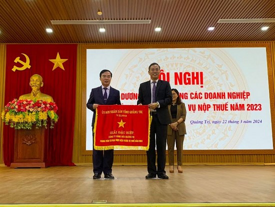 petrolimex quang tri lien tuc dan dau phong trao thi dua trong thuc hien nghia vu thue